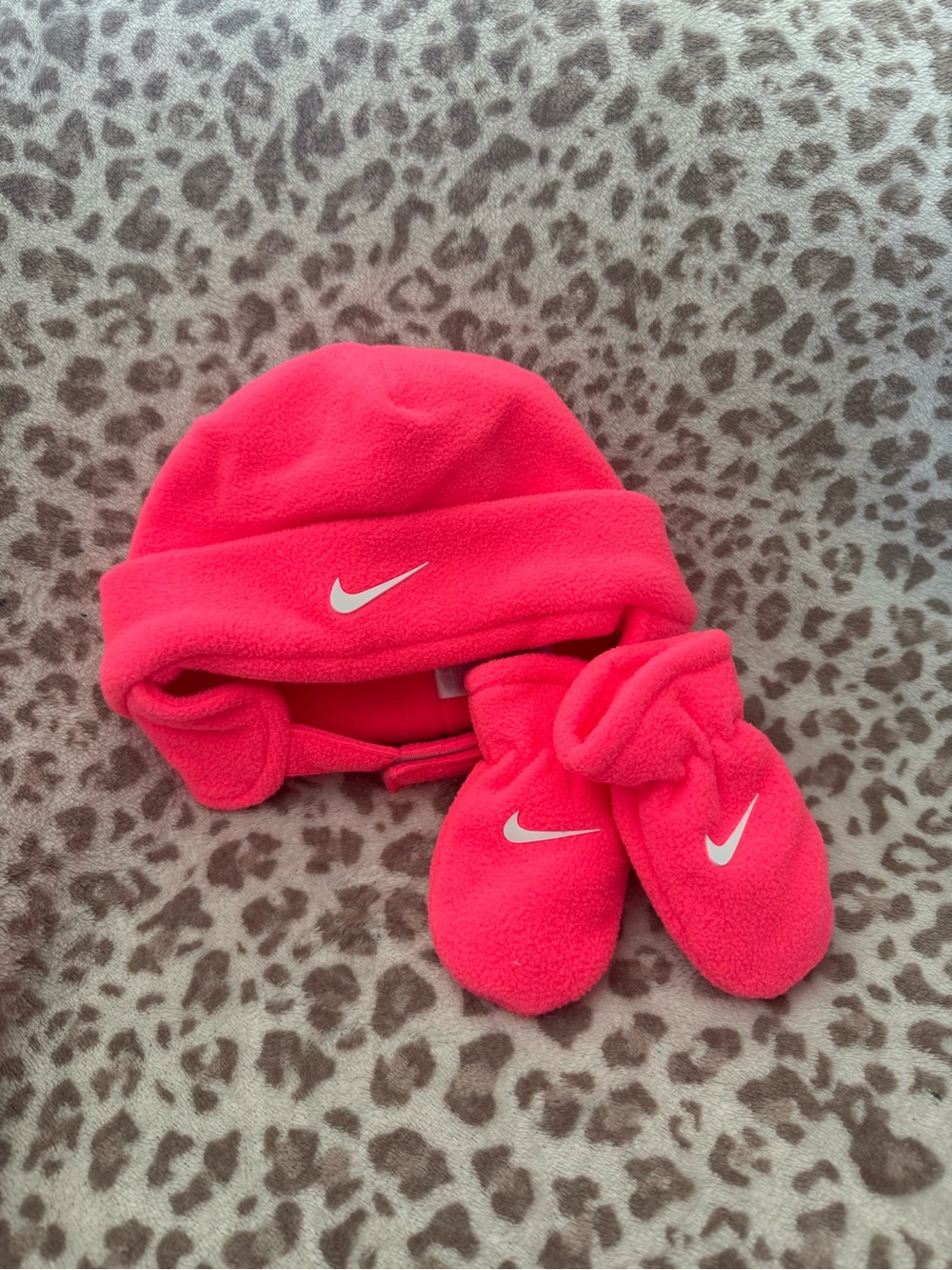 Nike Kids Bright Pink Fleece Hat & Mittens Set